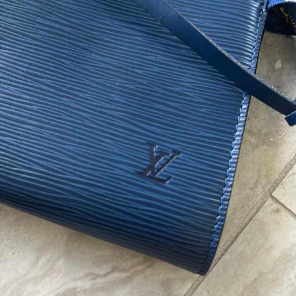 Louis Vuitton
Epi Pochette bag Vintage - Picture 2 of 10